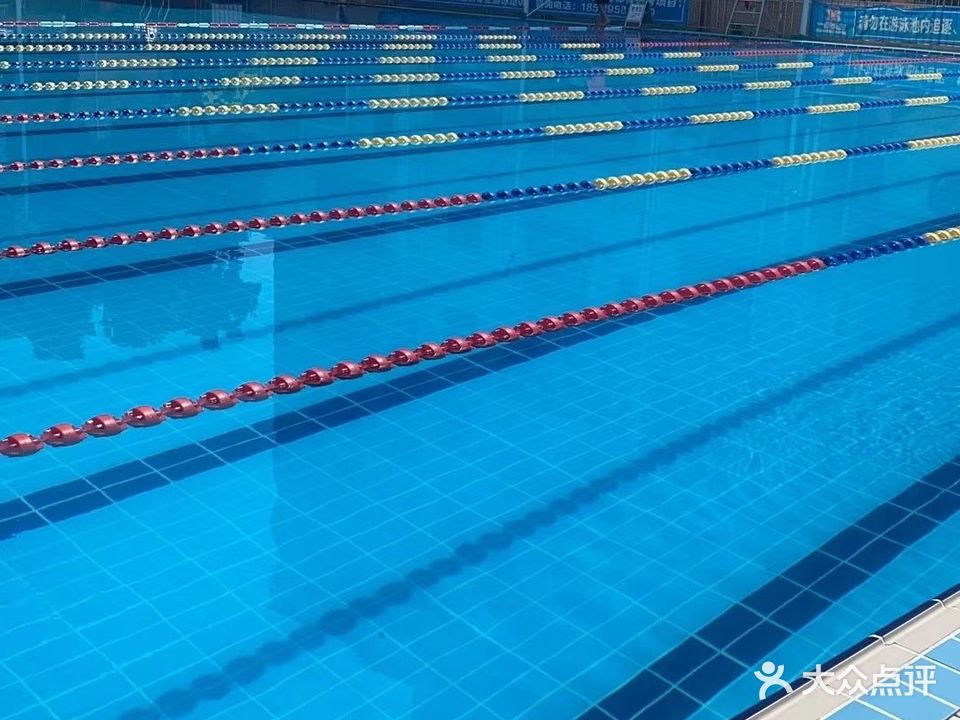 欧凡红星游泳场