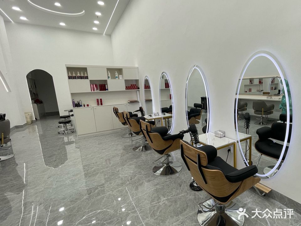 东万SALON(浦北奥园广场店)