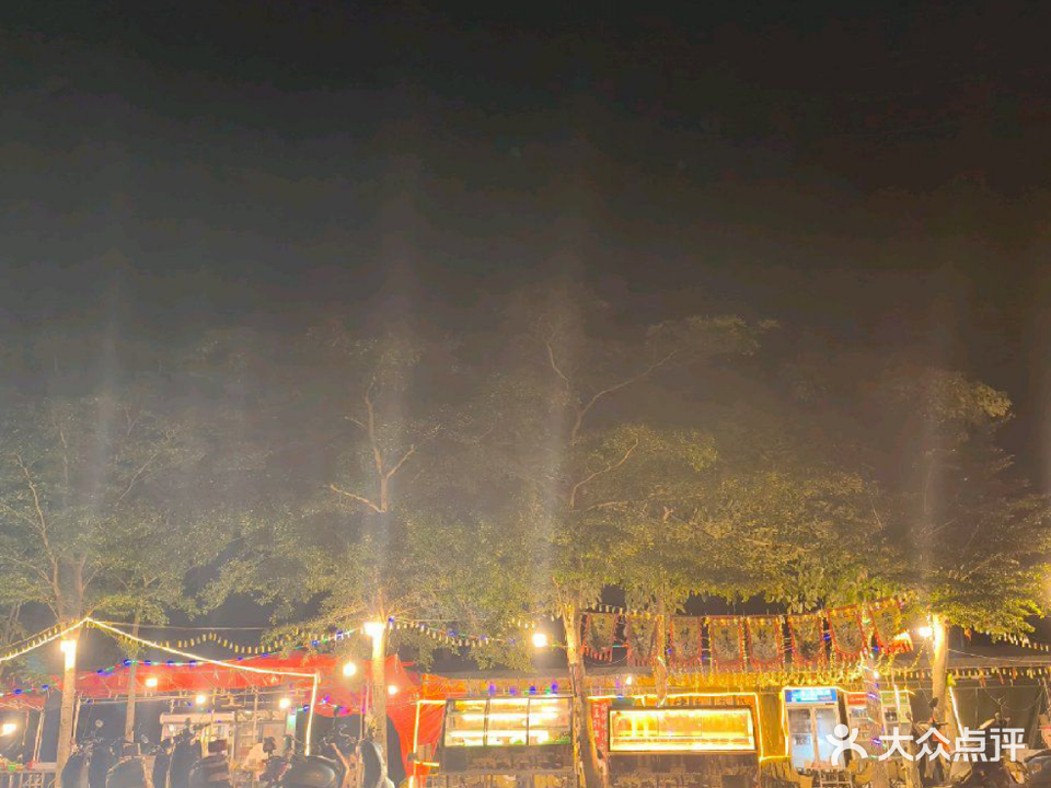 天明海鲜烧烤店