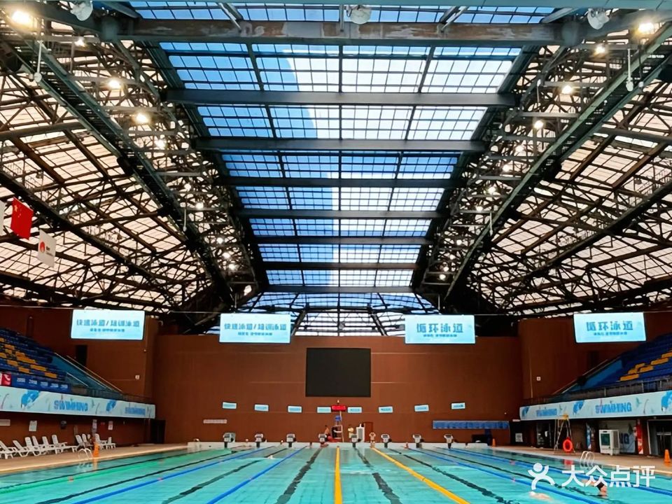 乐动力江南体育中心游泳馆