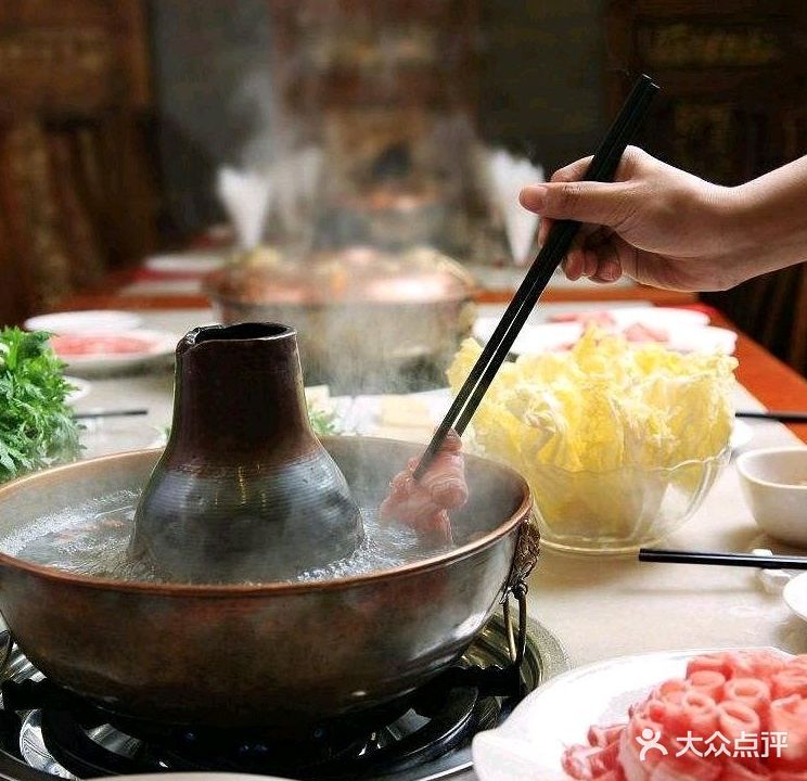 新疆亚森烤羊肉火锅店
