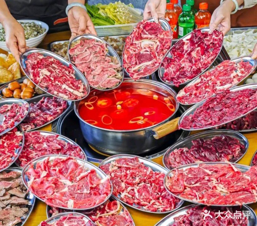 黔源小高山鲜切牛肉自助火锅