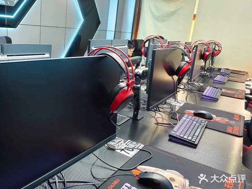 枫网咖电竞馆(凤岭春天店)