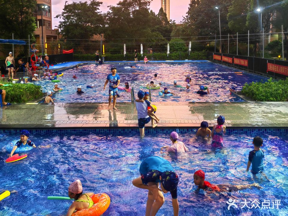 龙光·玖龙府游泳池