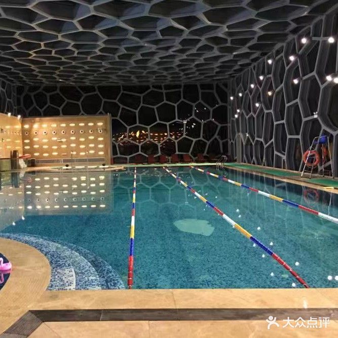 星辉室内恒温游泳馆