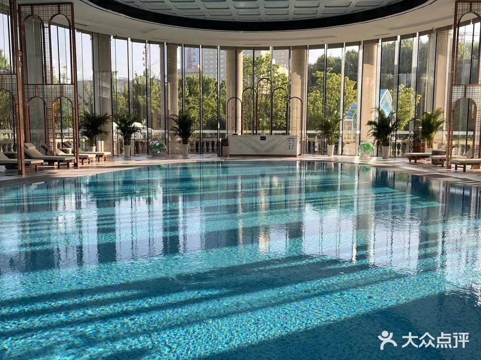 明珠瑞士酒店游泳馆