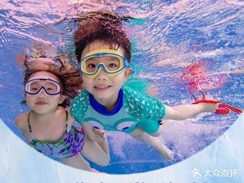 巡洋舰游泳池(嘉和城温莎南郡)