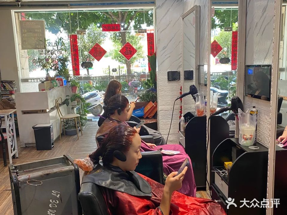 100+发型会所(景隆·凯旋天下店)