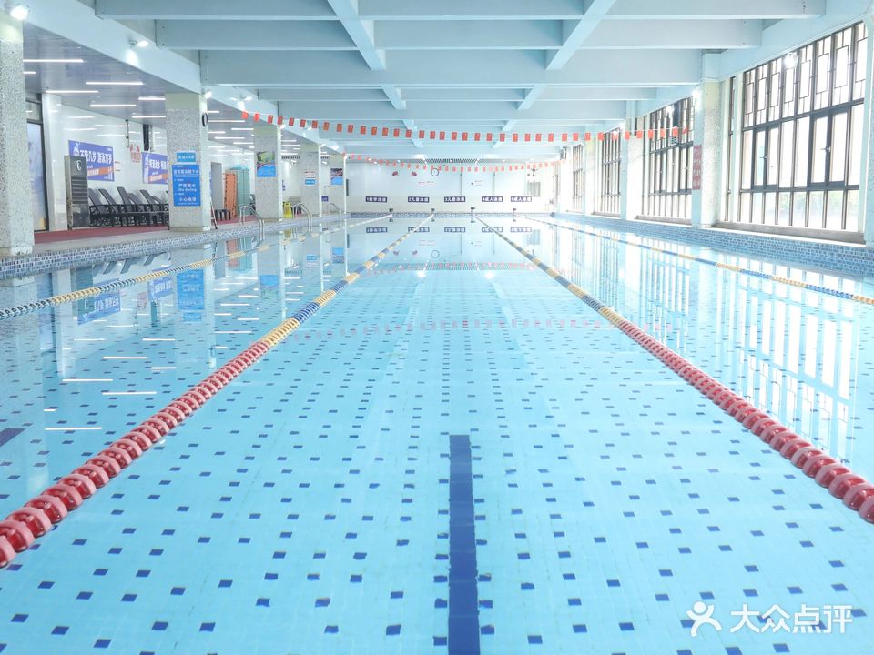 双英体育香榭里恒温游泳馆