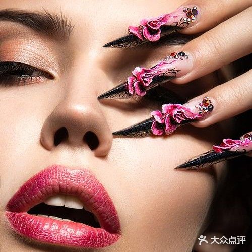 万指千红美甲工作室