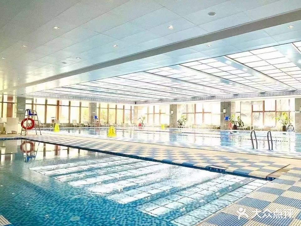 天麓恒温游泳健身会所