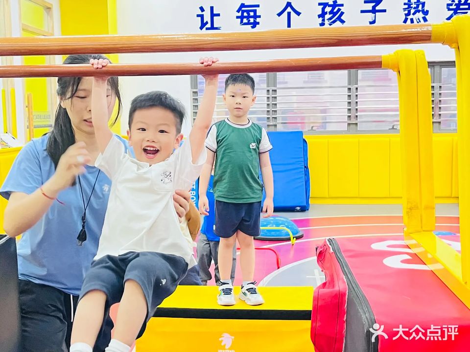 卓跃星儿童运动馆(地标文化广场店)