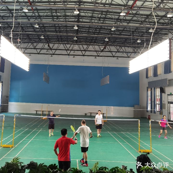先锋羽毛球俱乐部(育德馆)