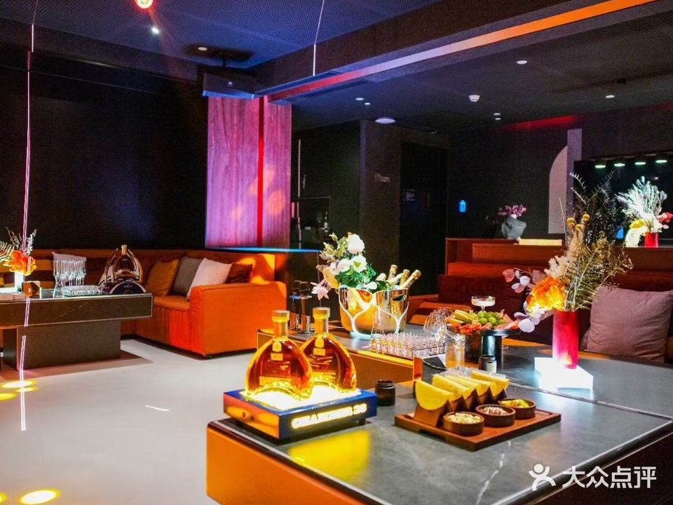 乐朝会量贩式KTV