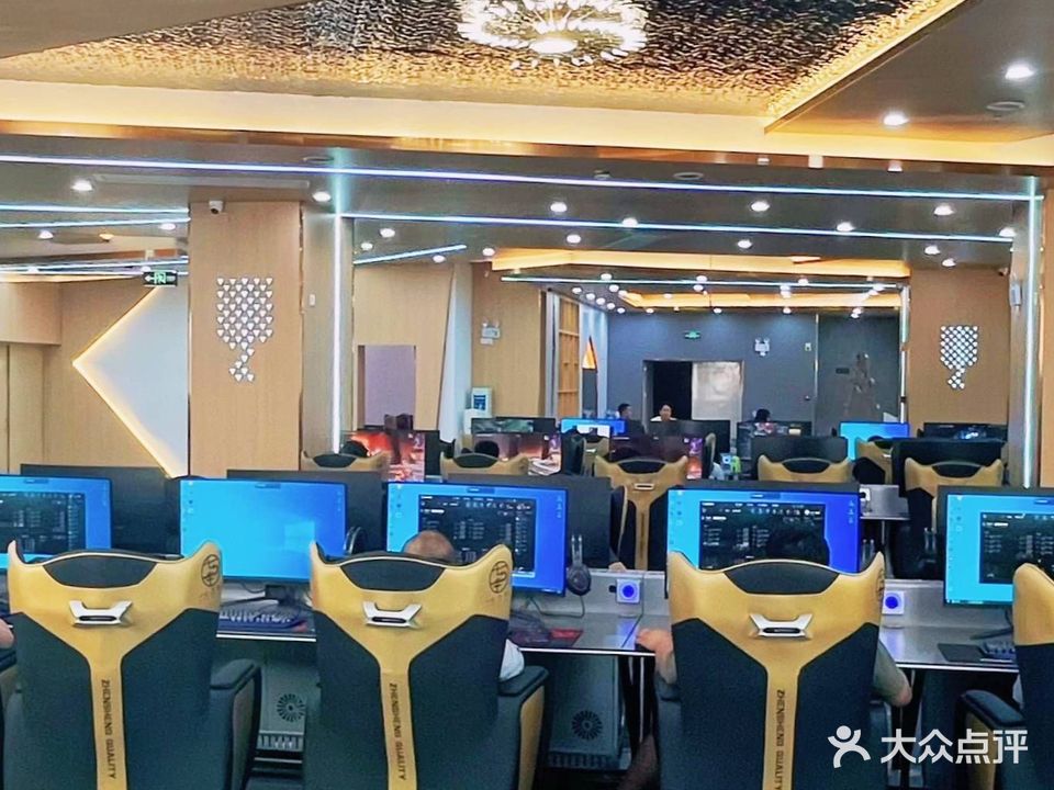 七月半电竞俱乐部网咖(荣盛店)