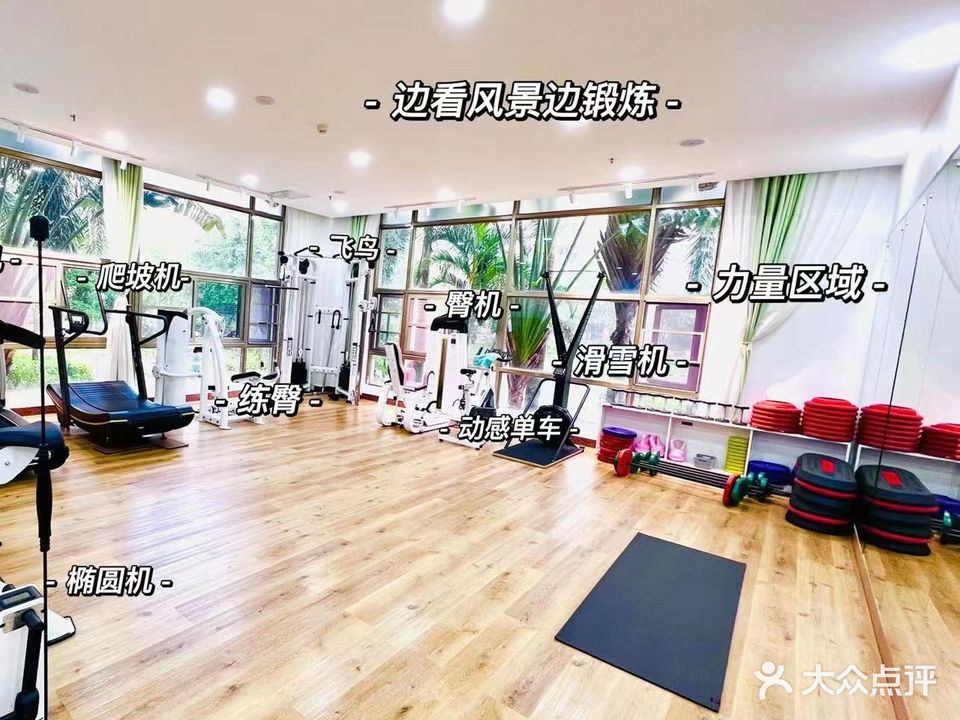 铂金湾碧泉游泳中心