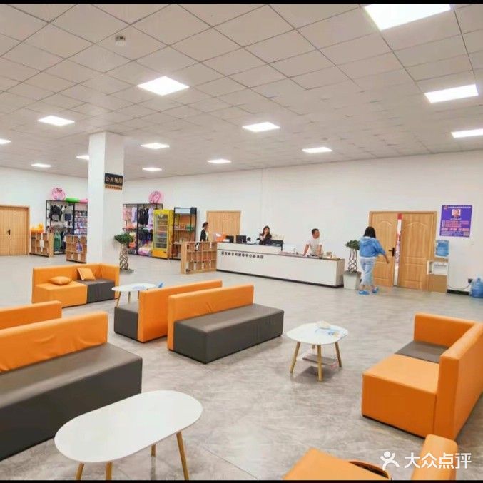 安龙县全民健身中心游泳馆