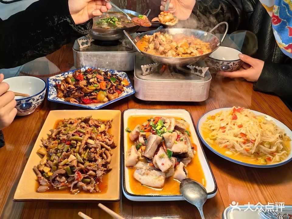 知乡菜馆(百大名品门特色小吃一条街店)