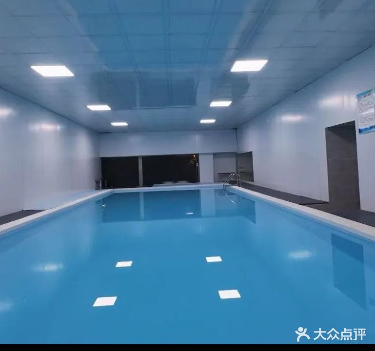 跃浪恒温游泳馆