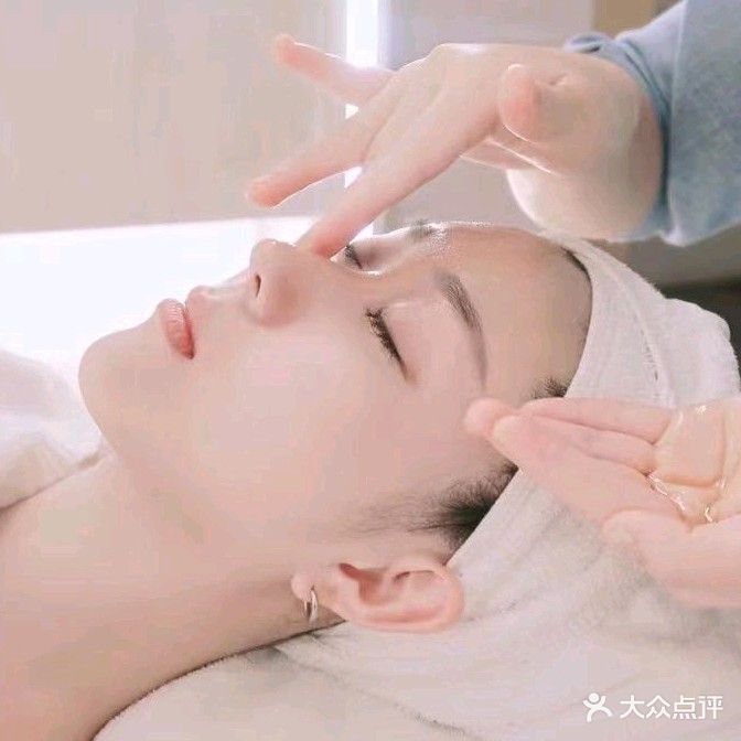 韵芳华启美容院