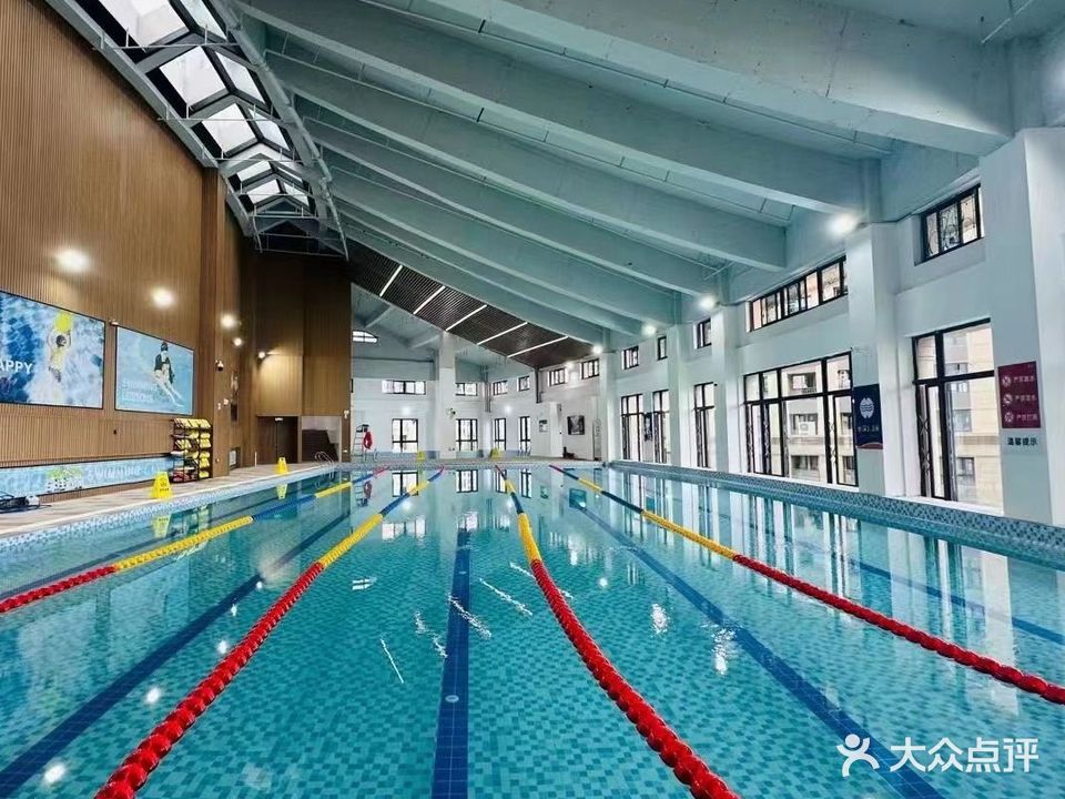 超级形游泳培训俱乐部(水晶湖郡店)