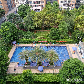 中信龙盛广场游泳池