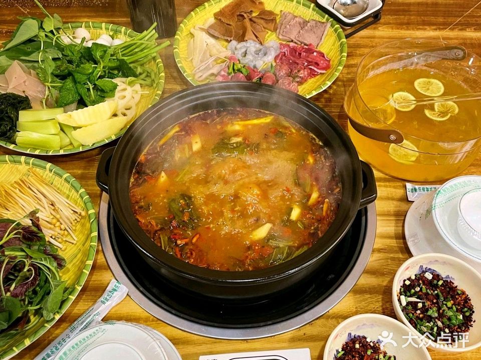 清真滇一巅酸菜牛肉火锅