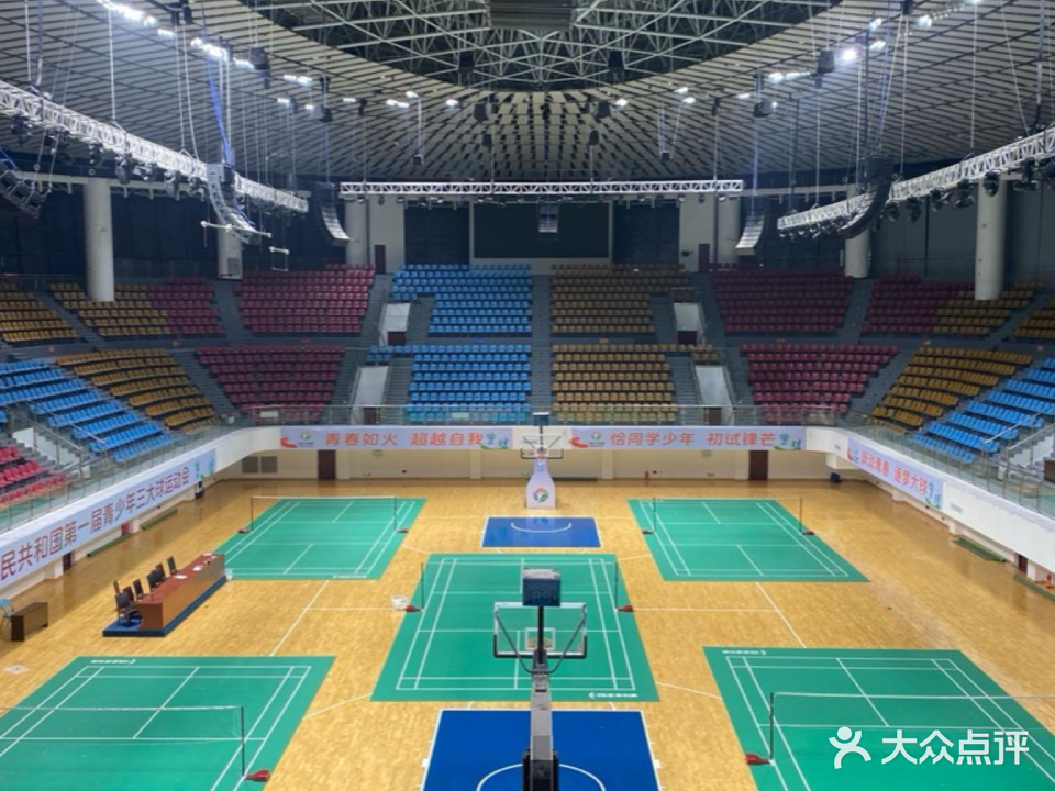 湖南理工学院-羽毛球馆