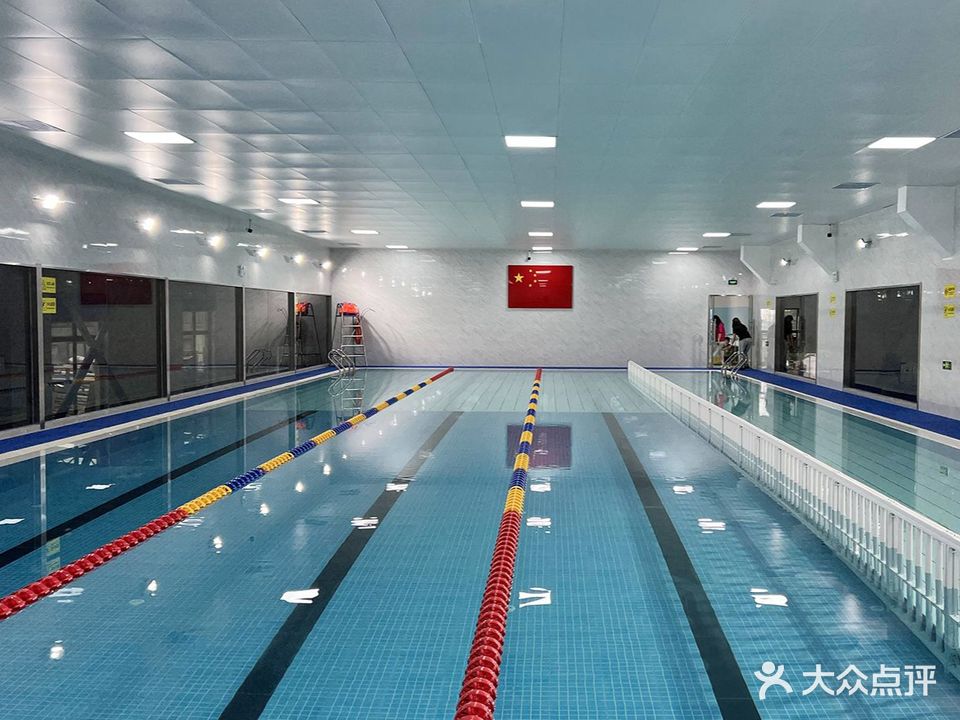 耀动游泳羽毛球馆