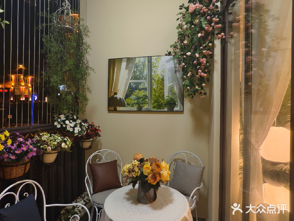 花语咖啡(尊宝披萨店)