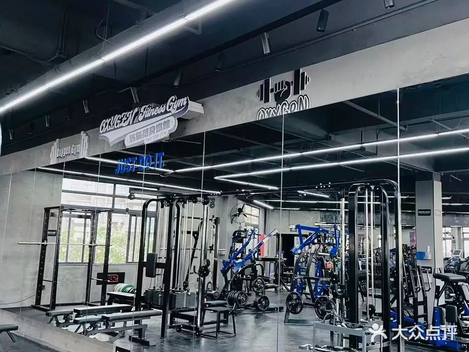 氧气健身铁馆