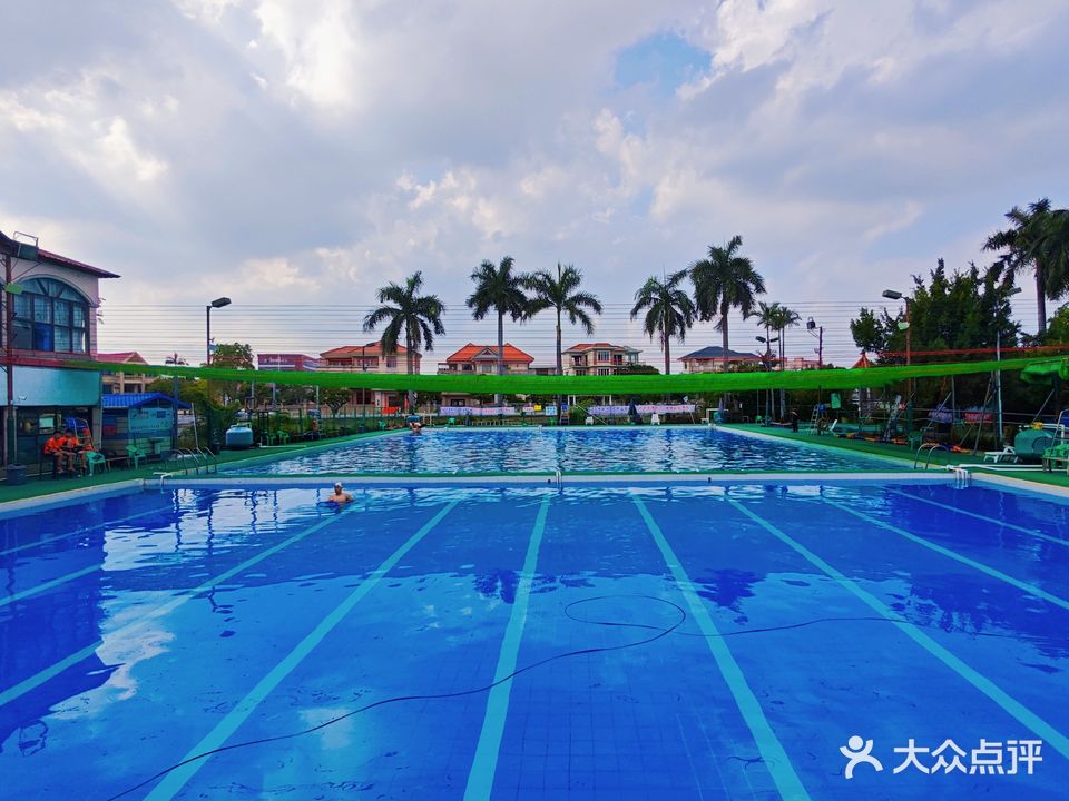 中山市东升镇东方花园游泳池