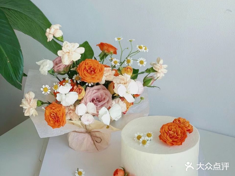 三亚花与甜鲜花蛋糕店