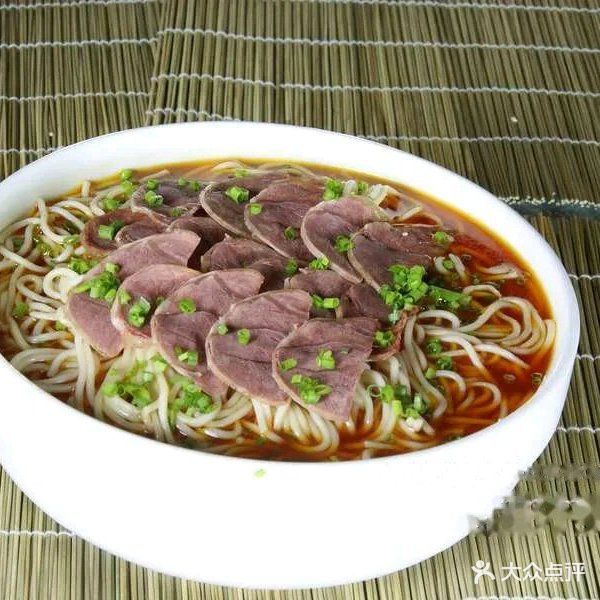 清真伊轩牛肉面店