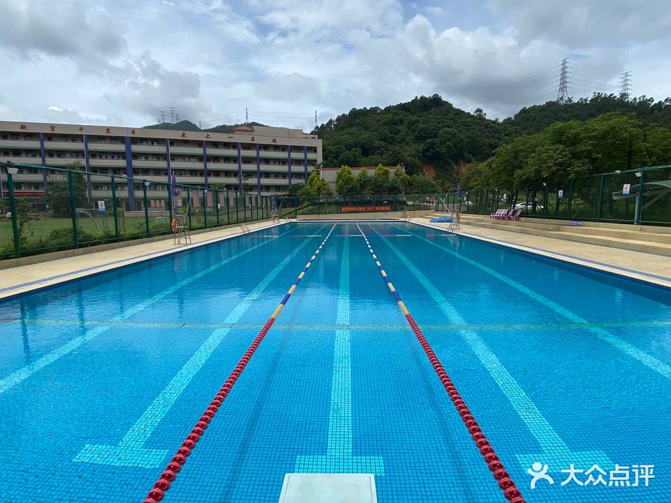 南峰游泳场