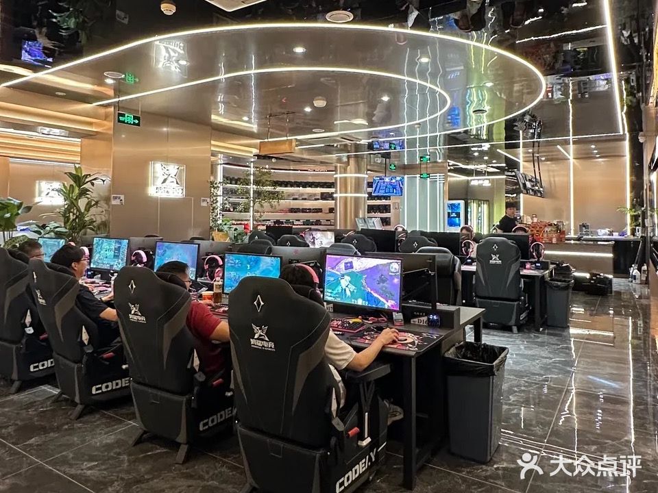 鸿瑞电竞(万嘉颐园东站店)