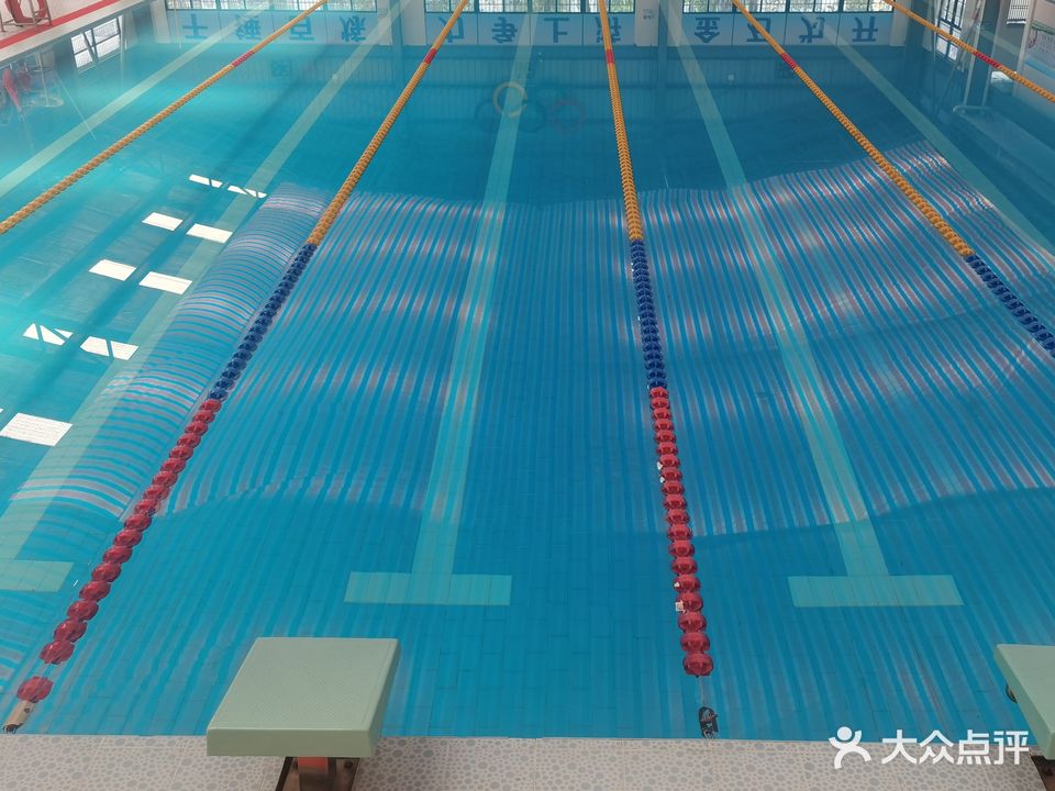 平沙实小游泳馆