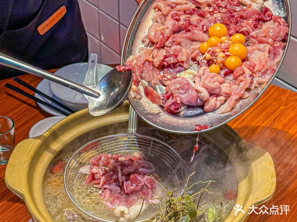 真炭烧鸡煲火锅饭店(育德店)