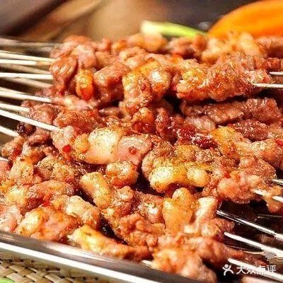 小高烧烤龙虾地摊火锅