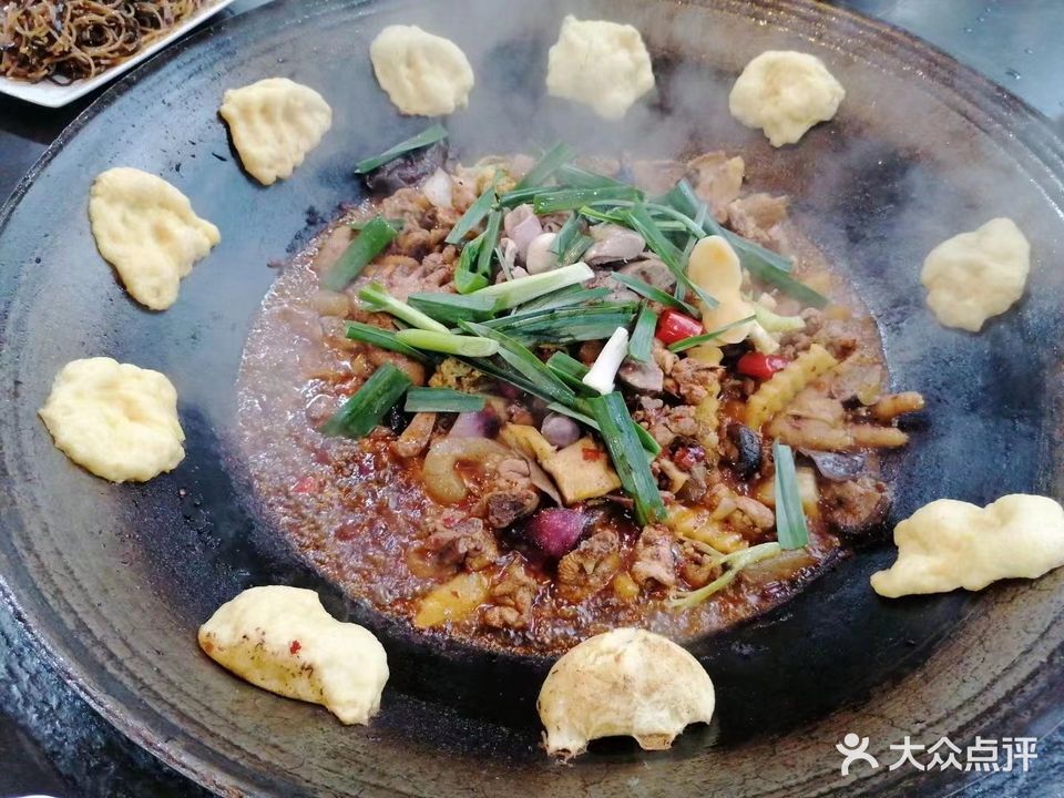 农家小院柴火鸡