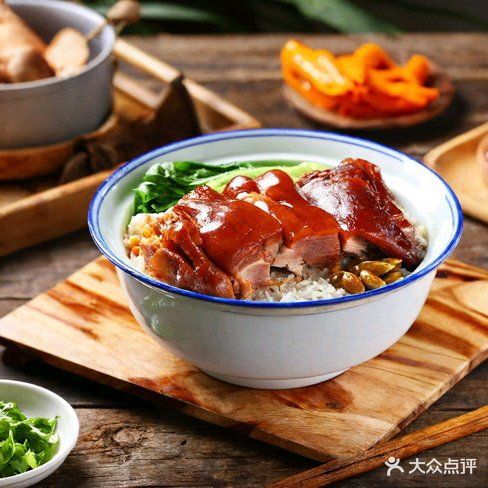 阿斌家金牌猪脚饭