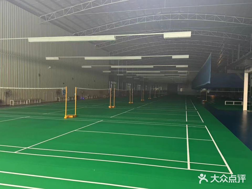 骄阳羽毛球馆