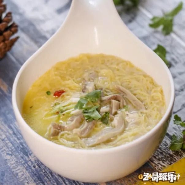 嗦粉铺猪肚鸡丝粉面
