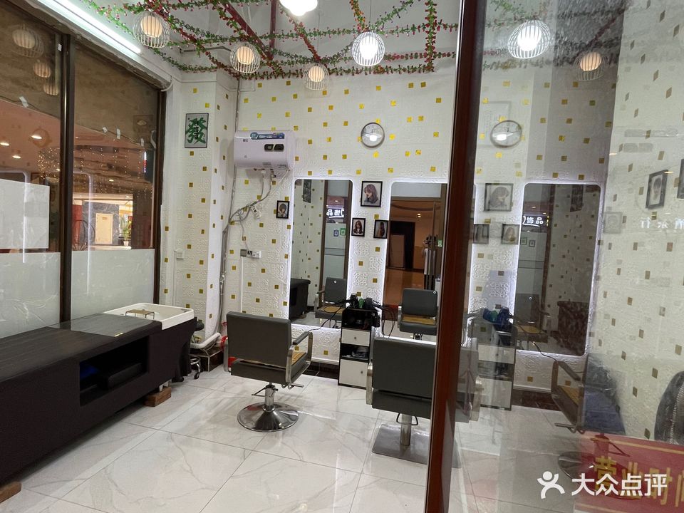 友创意形象设计(君海湾龙腾金街店)