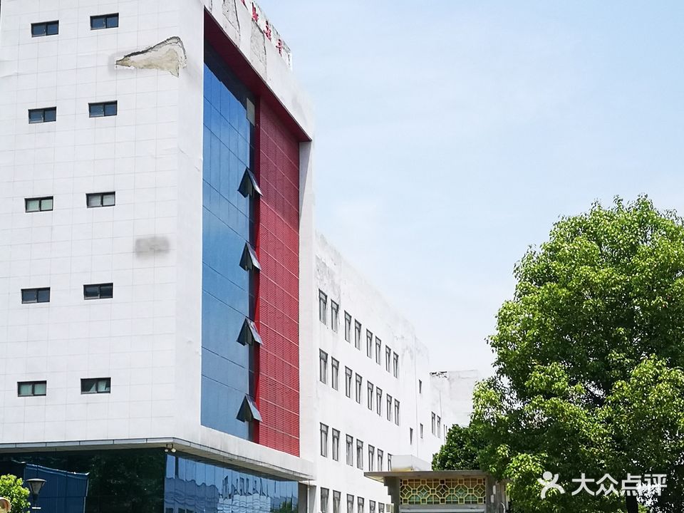 报乐羽毛球运动场