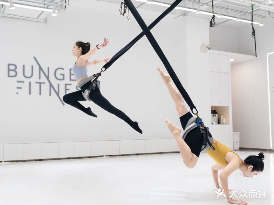 新体蹦极健身