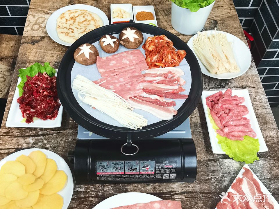 石锅拌饭韩式地摊烤肉