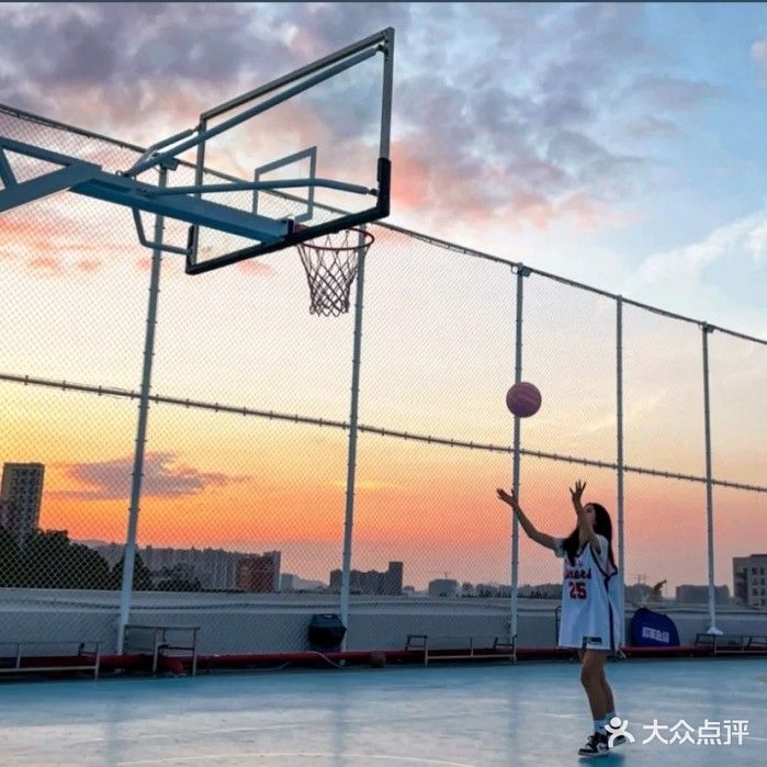 途图体育篮球羽毛球综合馆