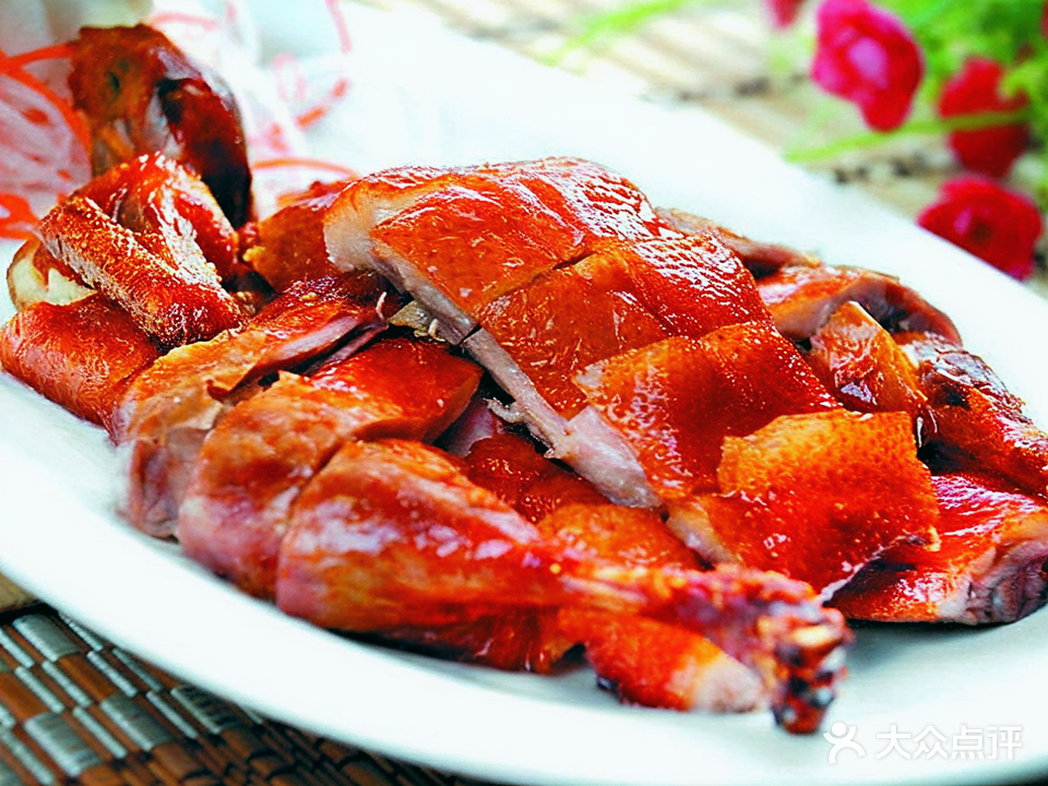 脆皮五花肉清镇木炭烤鸭