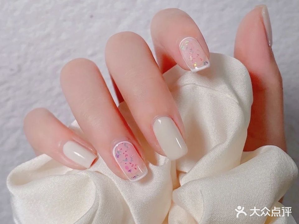 黛美诗美甲美睫纹绣美学社(南城店)